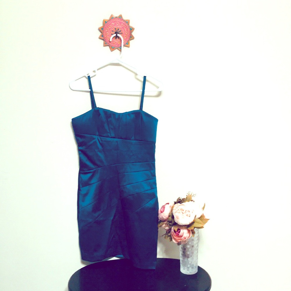 Forever 21 “silk” form fitting emerald green dress